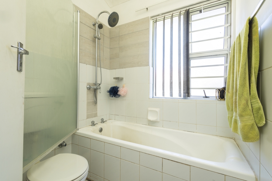 1 Bedroom Property for Sale in Oakglen Western Cape